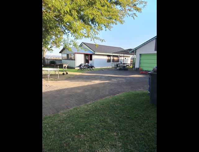 3 BEDROOM FREEHOLD FOR SALE IN BARRY HERTZOG PARK